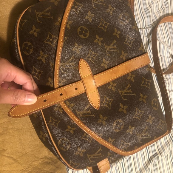 LV Saumur crossbody - Picture 5 of 12